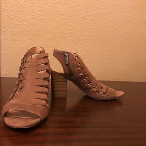 Vince Camuto size 8 heels